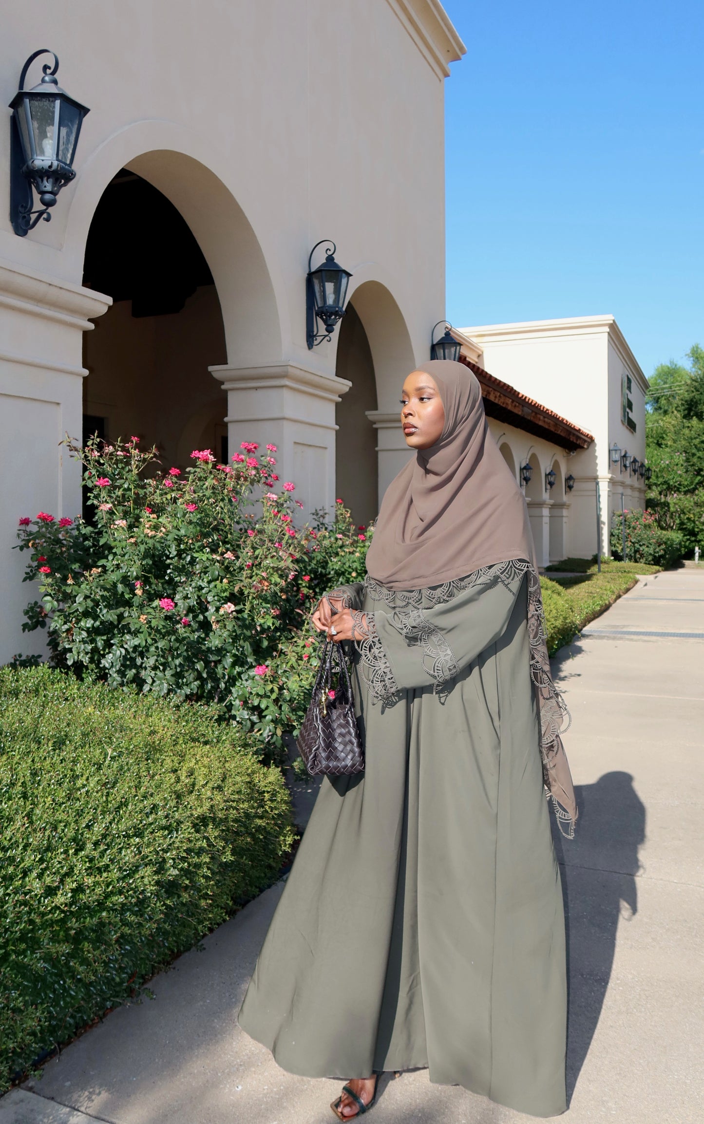 L A C E - NIDA CLOSED ABAYA