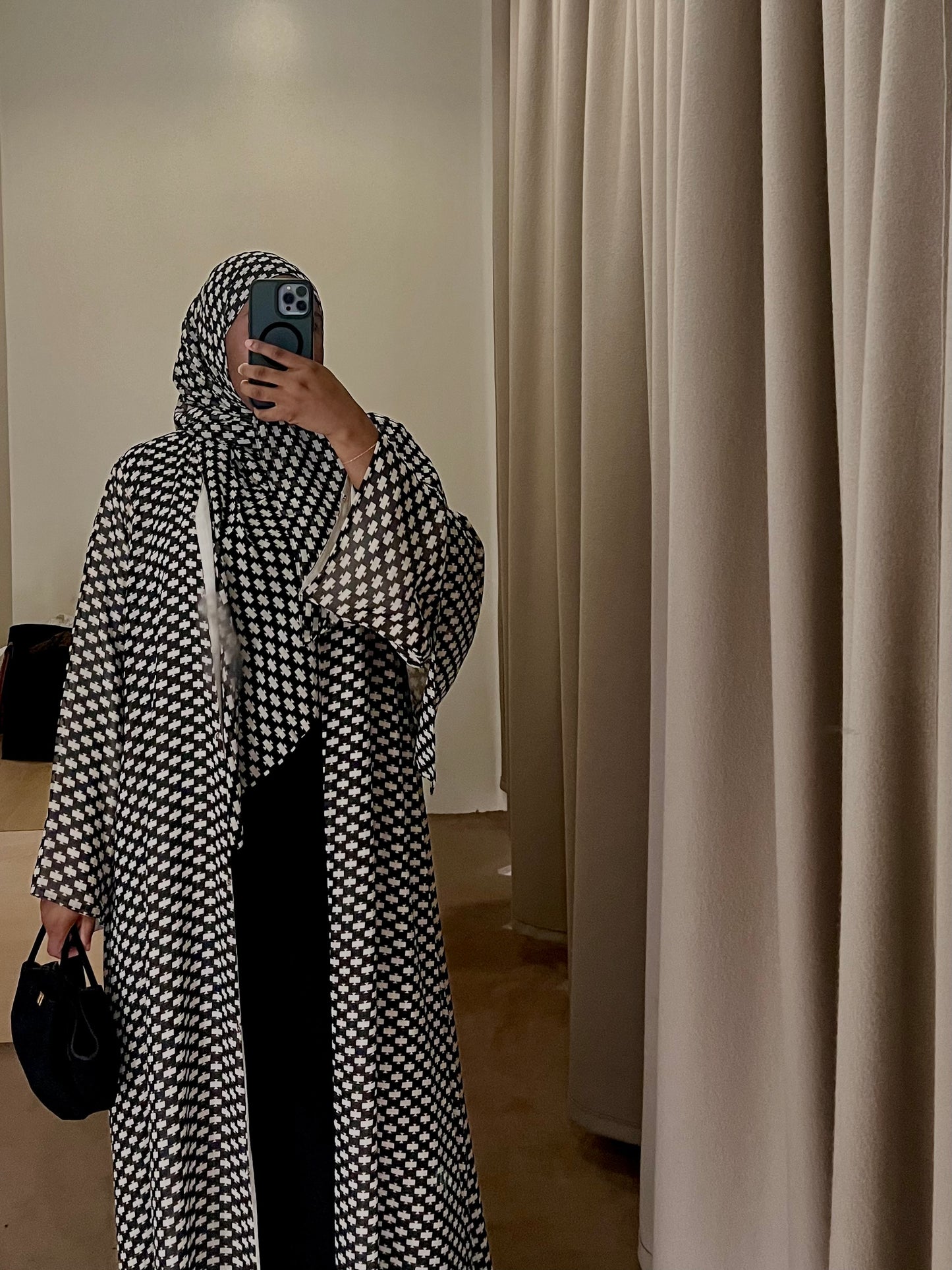 PREORDER - P4 (OPEN ABAYA)